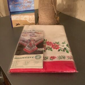 VINTAGE, NEW IN PACKAGE, Sunweave Golden Bouquet Poinsettia Christmas Tablecloth